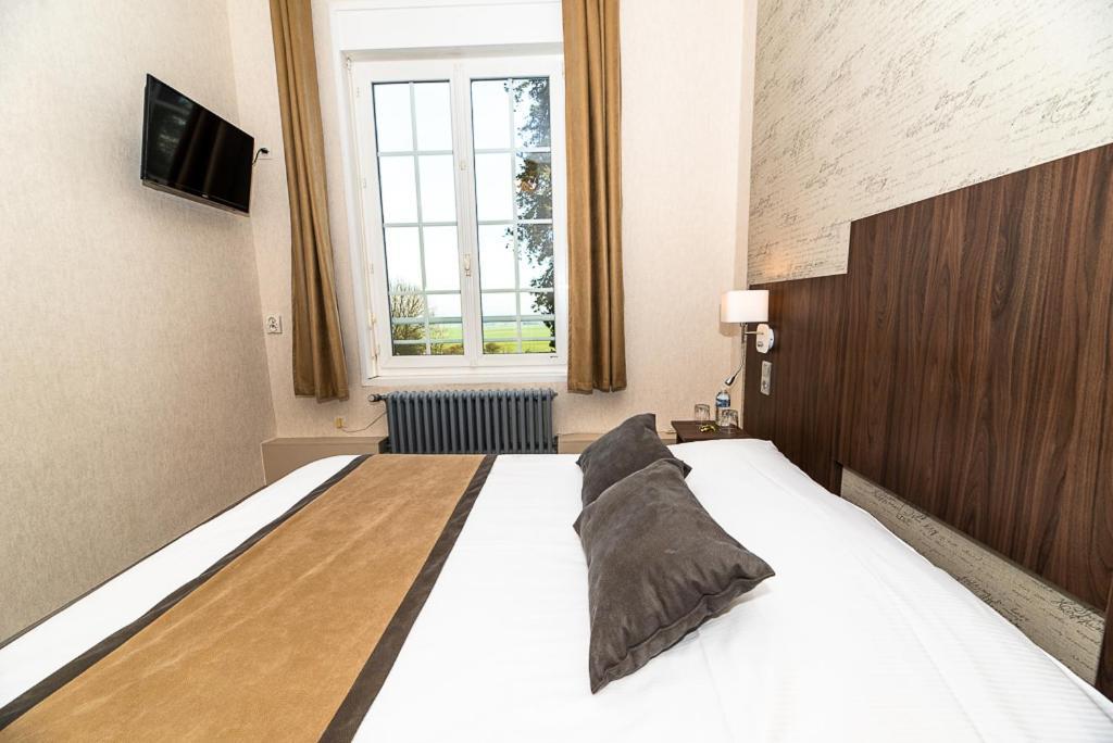 Logis - Hotel Restaurant La Sapiniere Wisques Bagian luar foto