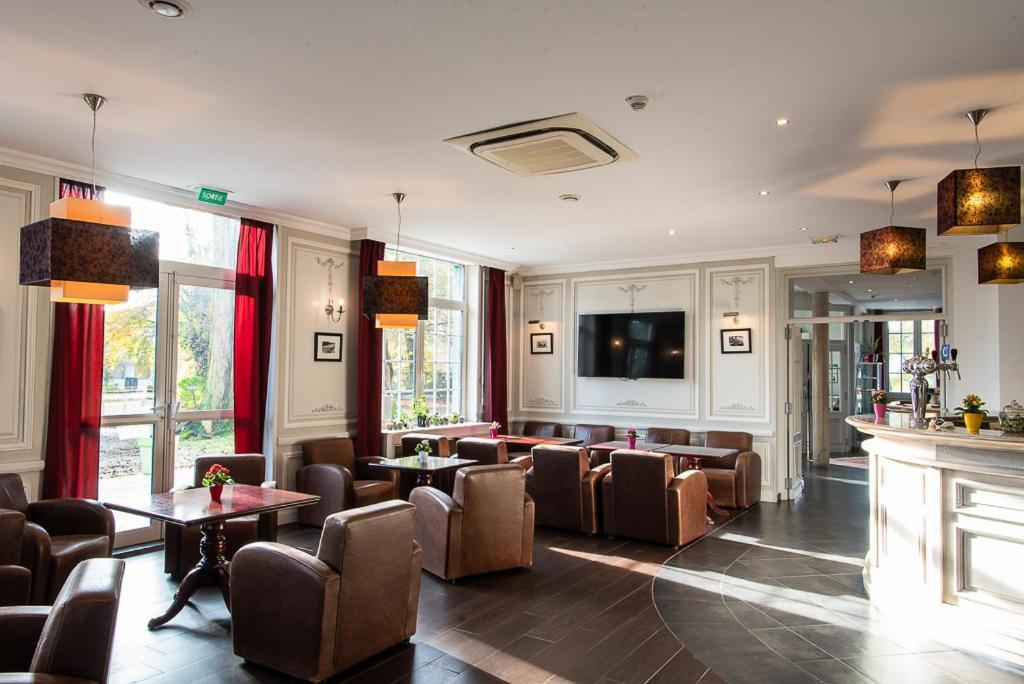 Logis - Hotel Restaurant La Sapiniere Wisques Bagian luar foto