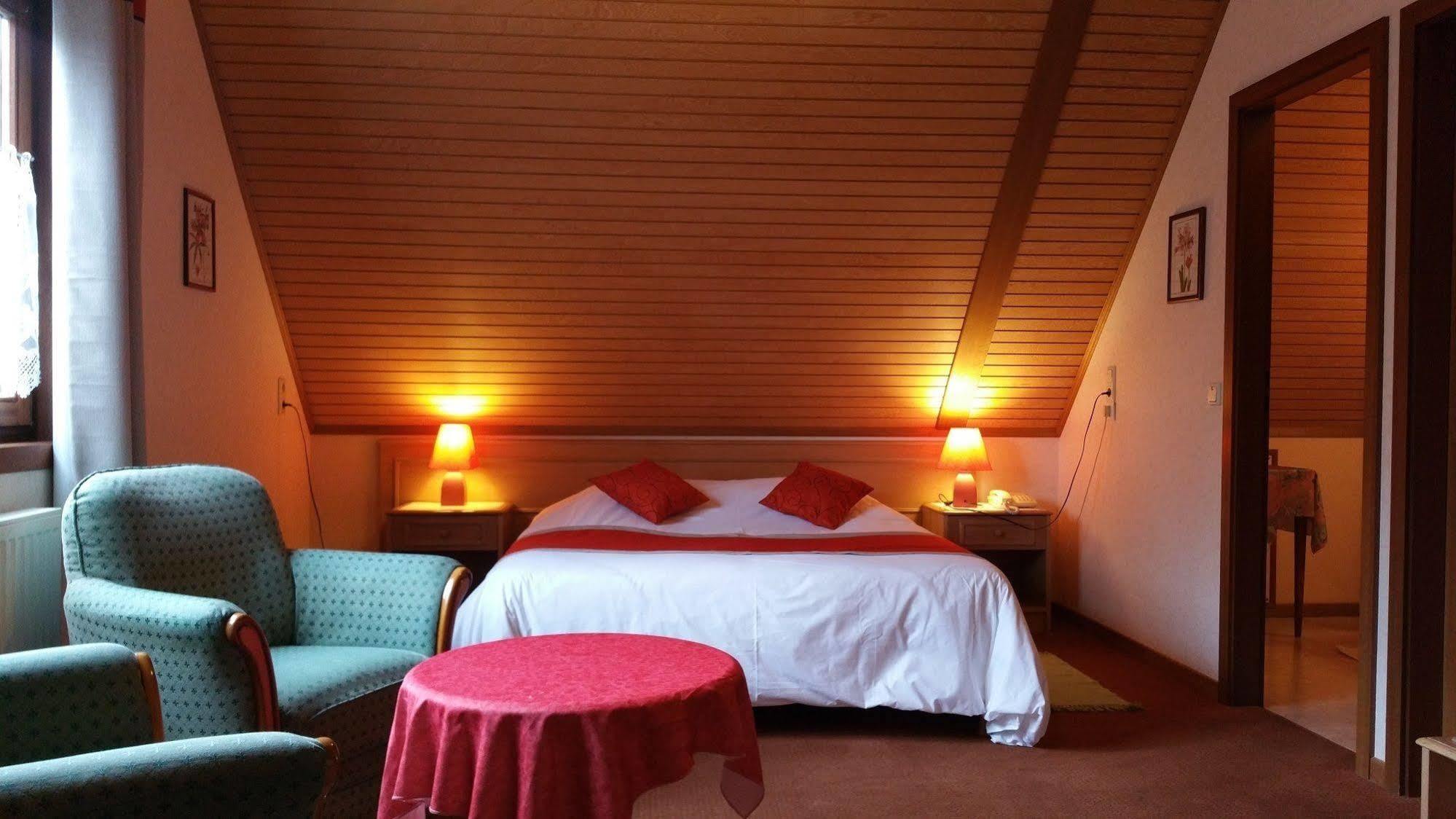 Logis - Hotel Restaurant La Sapiniere Wisques Bagian luar foto